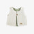 Veste sans manches crème en sherpa réversible verte en jersey matelassé, naissance || Sleeveless cream vest in sherpa reversible sage green in quilted jersey, newborn